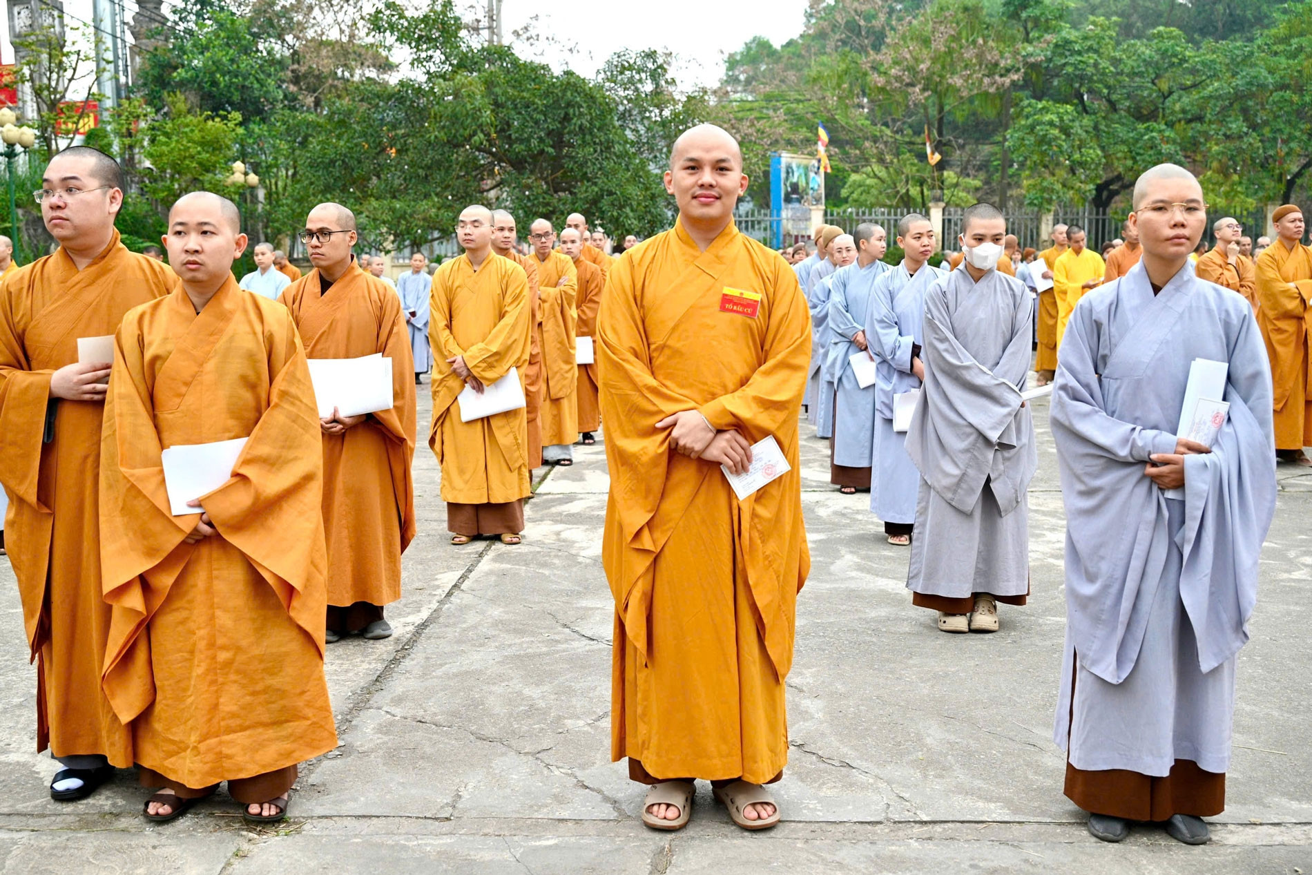 Gần 500 chư tôn đức, tăng ni Học viện Phật giáo Việt Nam tại Hà Nội đi bầu cử
