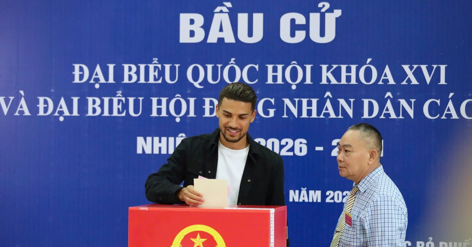 Xuân Son cùng Hoàng Hên, Khuất Văn Khang rộn ràng đi bầu cử