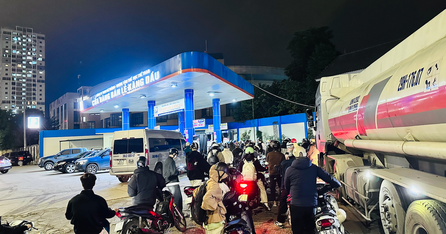 Hơn nửa triệu lượt tìm kiếm xe điện khi giá xăng dầu tăng mạnh