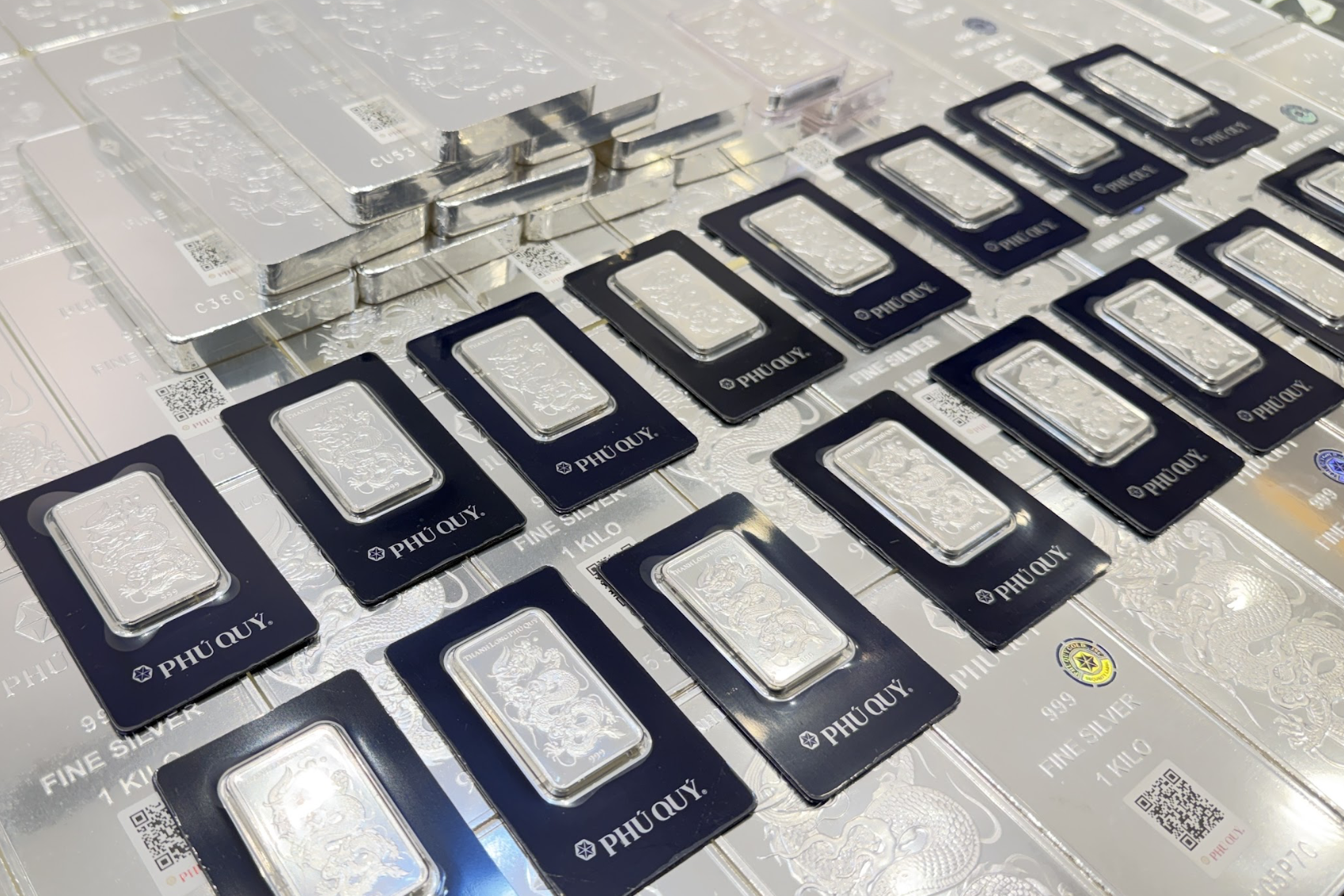 Giá bạc hôm nay 16/3/2026 lại bị 'thổi bay' hàng triệu đồng, về sát 80 triệu đồng/kg