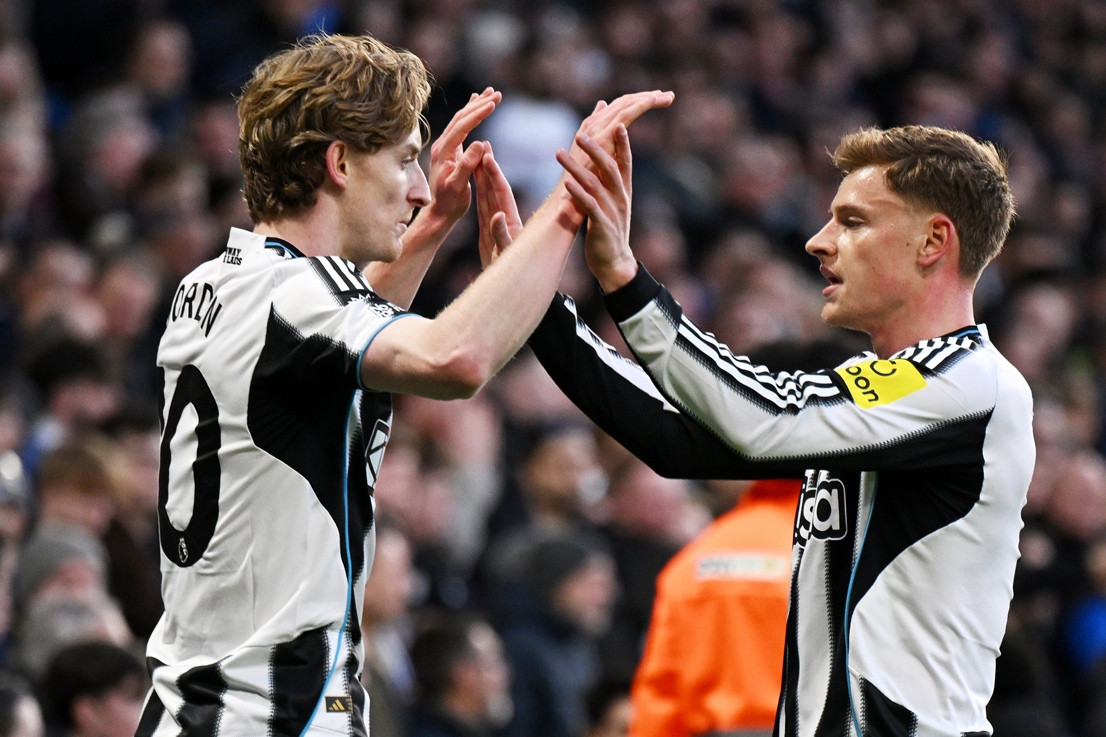 Newcastle xuất sắc đánh gục Chelsea