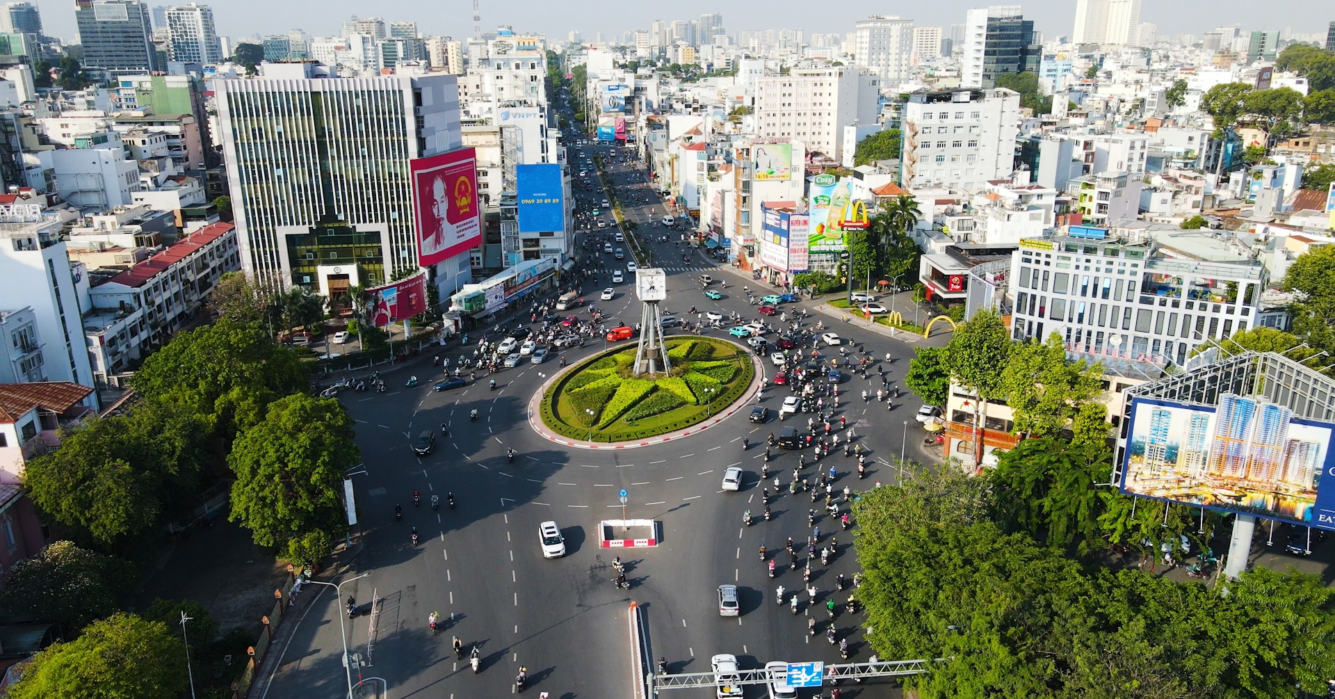 Người dân mong sớm tháo dỡ vòng xoay Điện Biên Phủ, giảm kẹt xe trung tâm TPHCM