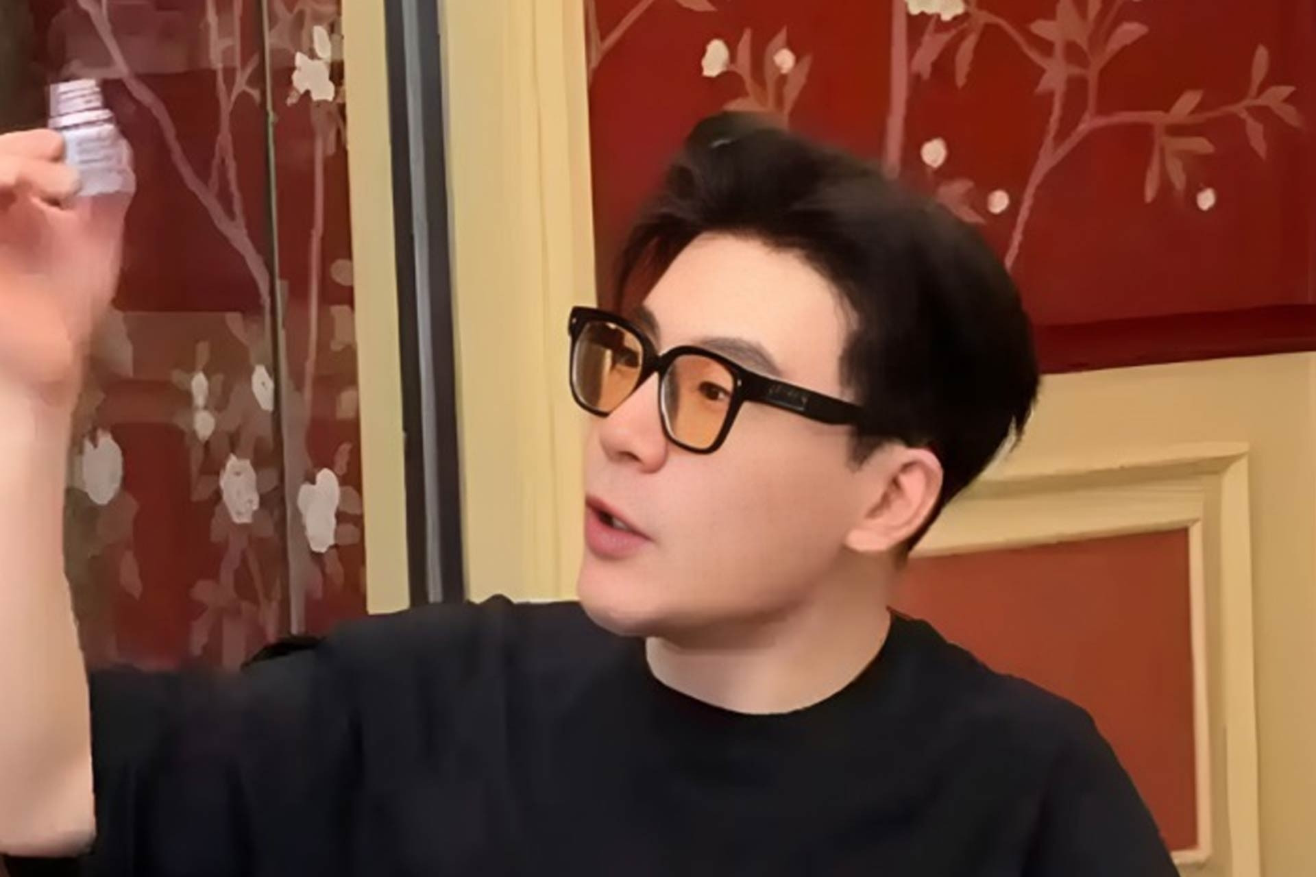 Ồn ào 'thiếu gia' mạng xã hội vướng nghi án lừa tiền 'phí vào cửa'