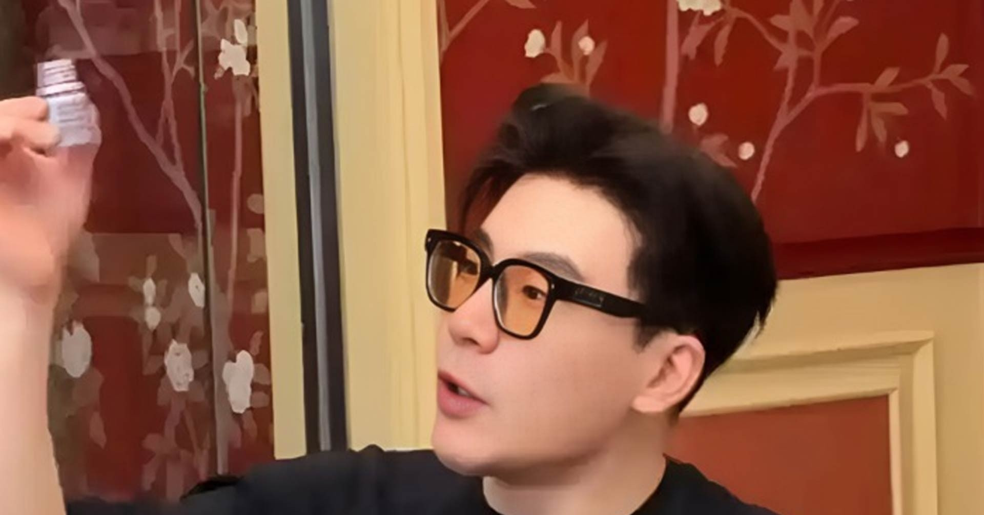 Ồn ào "thiếu gia" mạng xã hội vướng nghi án lừa tiền "phí vào cửa"