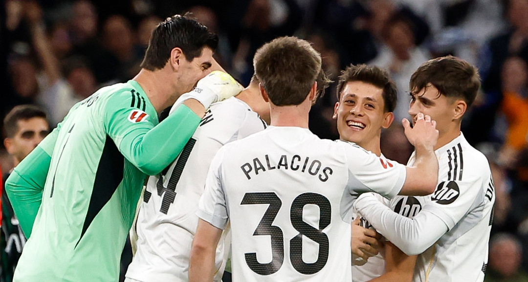 Real Madrid thắng '4 sao', phả hơi nóng vào gáy Barca