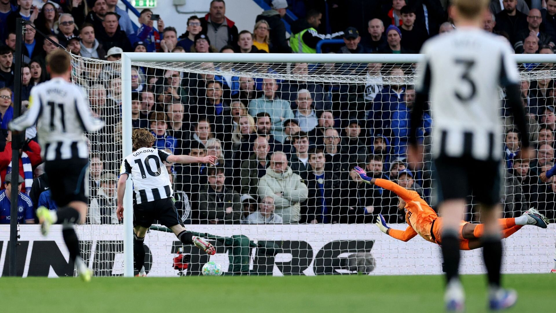 resources_premierleague_pulselive_com 2026 03 14T174935Z_1709028157_UP1EM3E1DIMJC_RTRMADP_3_SOCCER ENGLAND CHE NEW (2).jpg