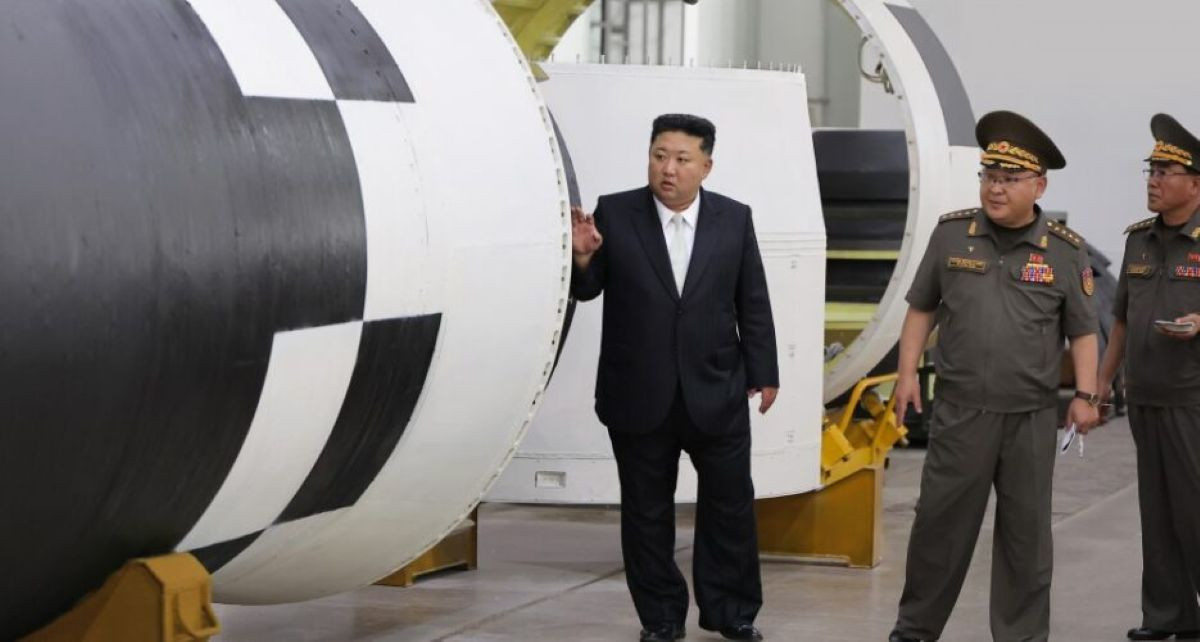 tên lửa Hwasong 20 Kim.jpg