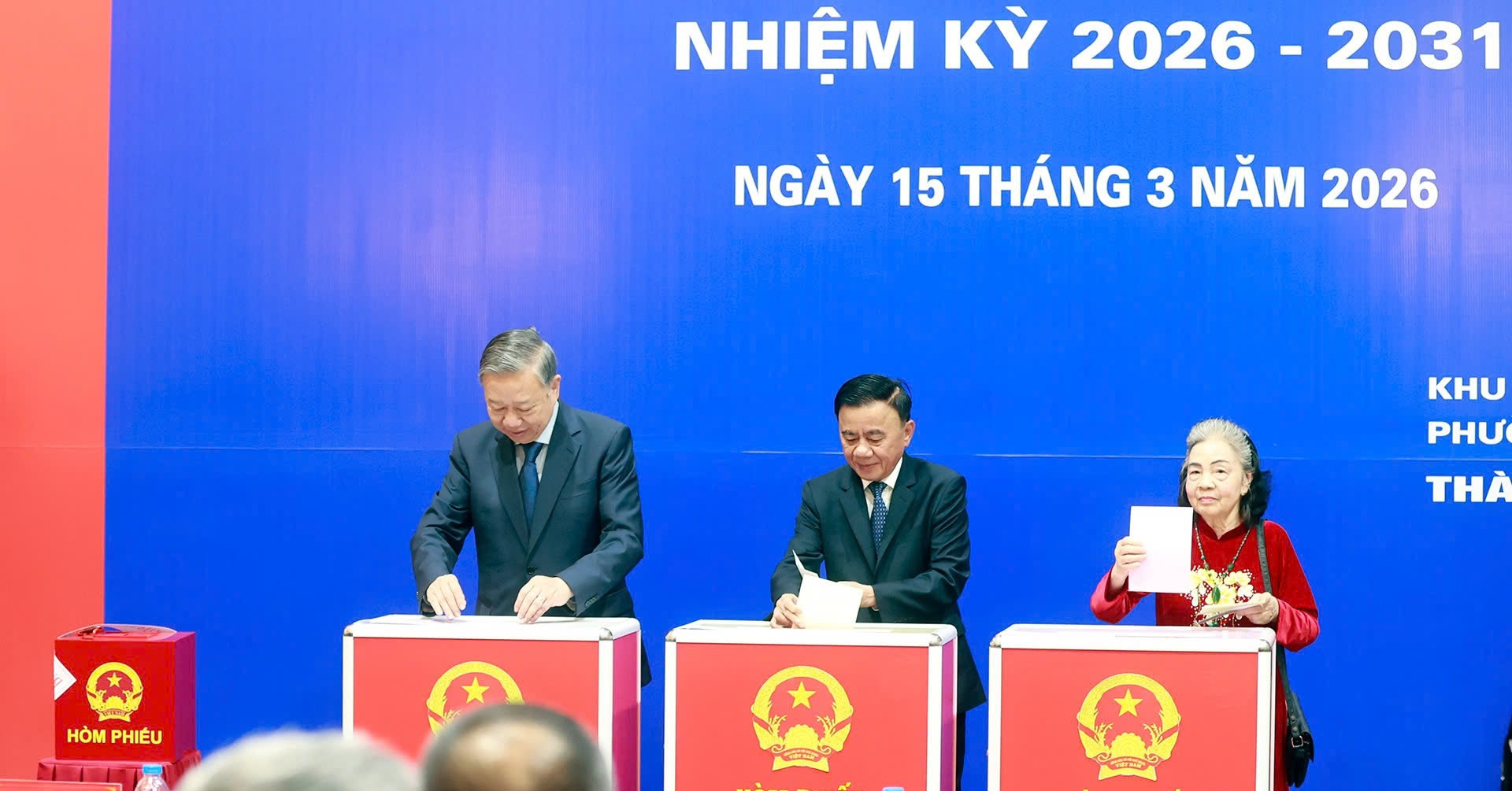 Tổng Bí thư Tô Lâm bỏ phiếu bầu cử tại phường Ba Đình