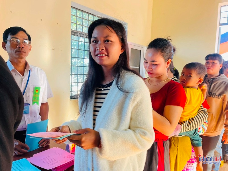 W-Cử tri “gốc ngoại” tham gia bầu cử 1.jpg