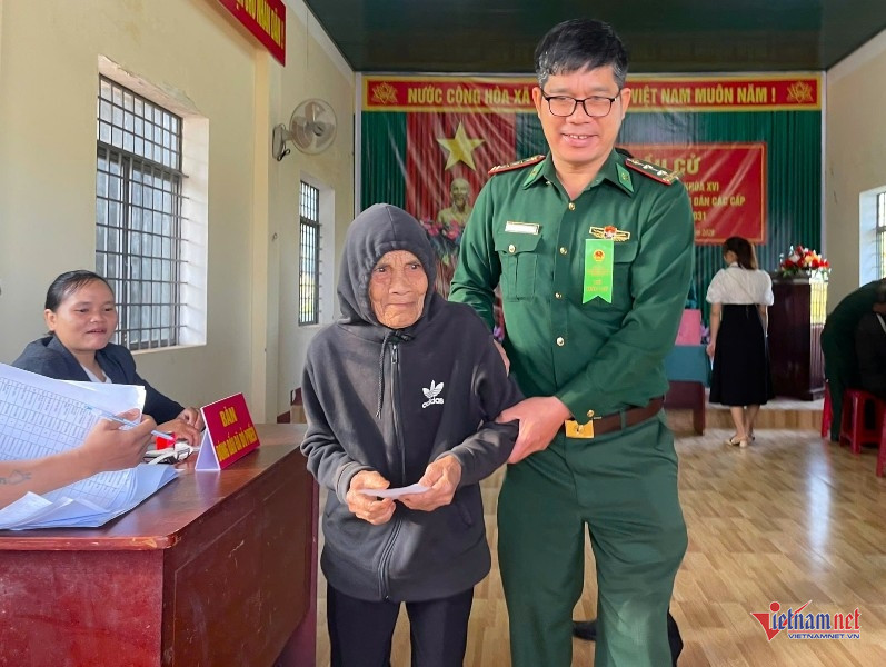 W-Cử tri “gốc ngoại” tham gia bầu cử 5.jpg