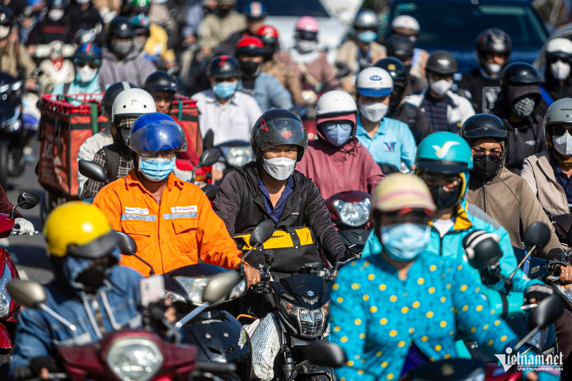 W-Đường Nguyễn Tất Thành (phường Xóm Chiếu) sáng Tuấn Hùng.jpg