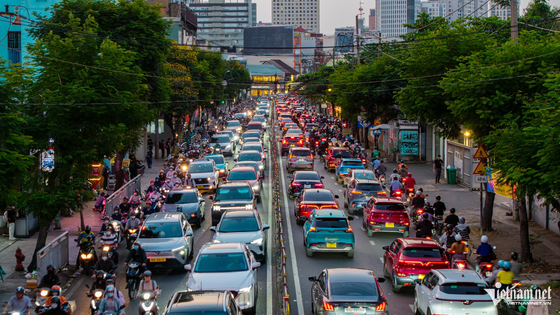 W-Đường Nguyễn Tất Thành tối Tuấn Hùng 35.jpg