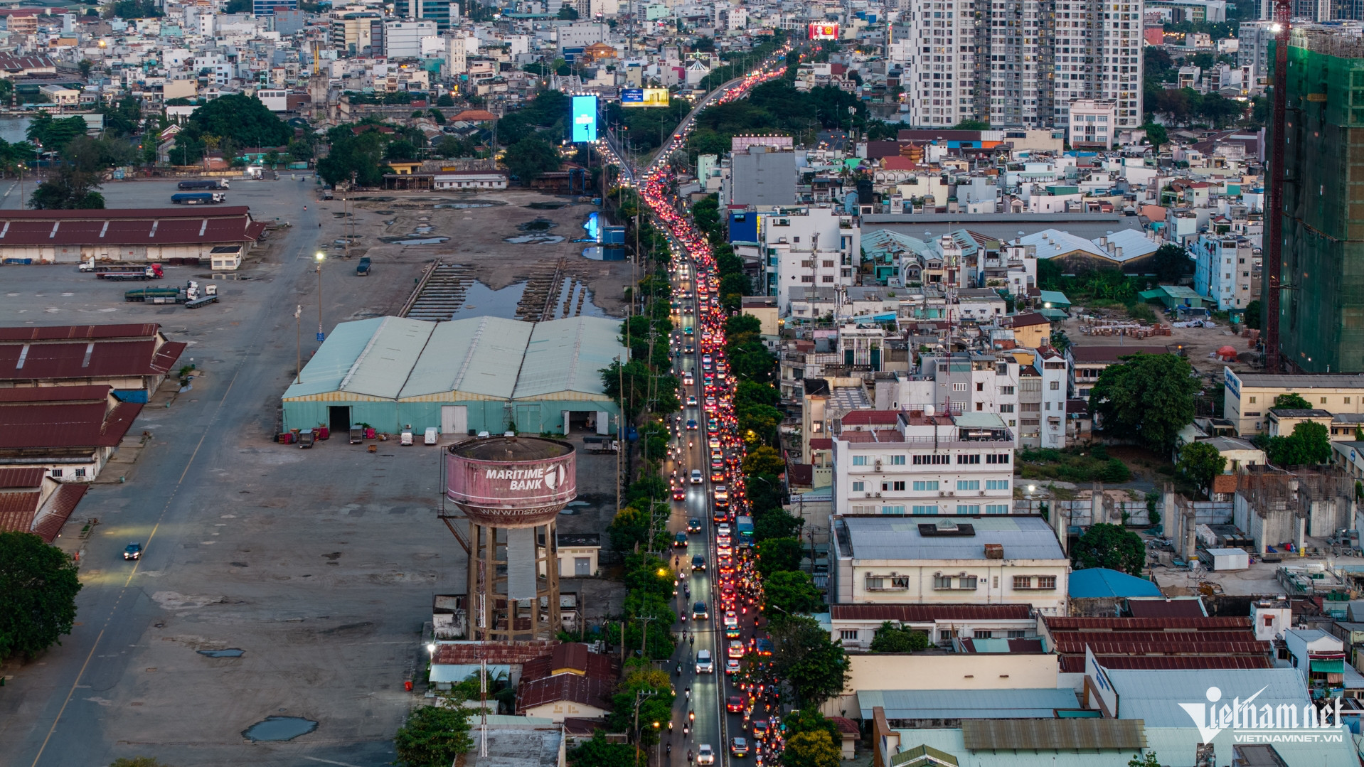 W-Đường Nguyễn Tất Thành tối Tuấn Hùng 37.jpg