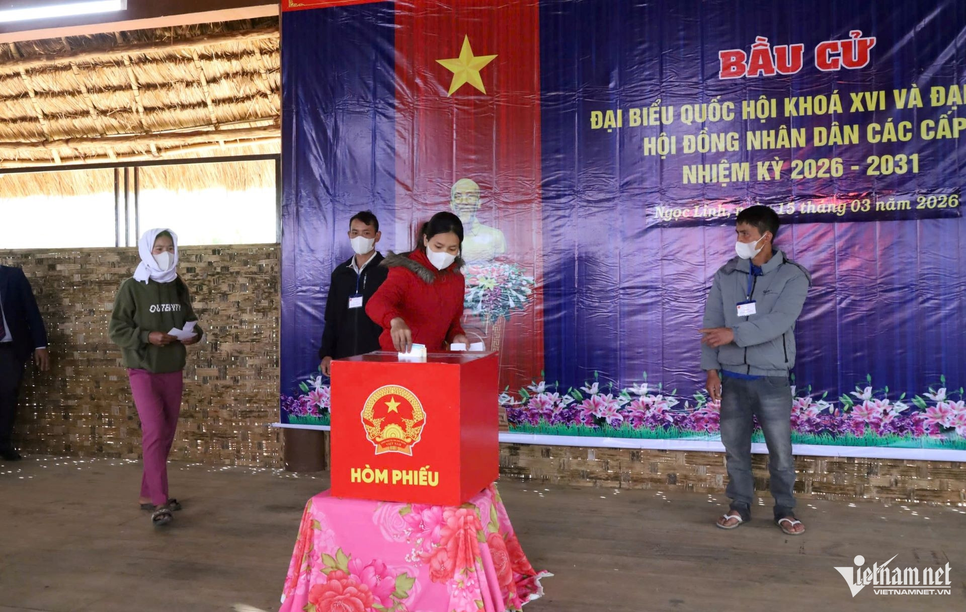 W-ngoc linh bo phieu.jpg