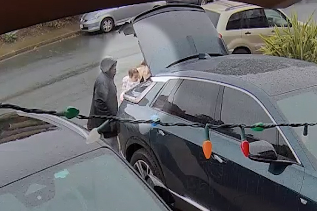 18703335_031026 kgo 7oys baby stuck cadillac 04.jpg