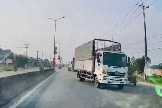 Bản tin cuối ngày 16/3: CSGT ở Tây Ninh xử phạt tài xế xe tải 19 triệu đồng