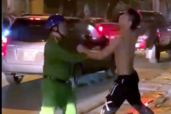 Bản tin trưa 16/3: Khống chế thanh niên cầm dao đe dọa người đi đường ở Hà Nội