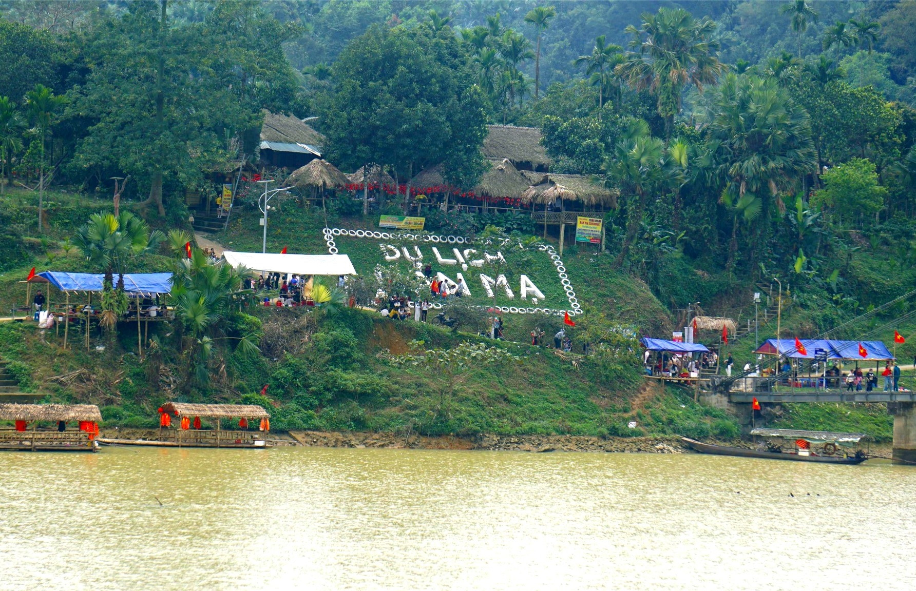 a1Mỗi ngôi nhà sàn truyền thống.jpg