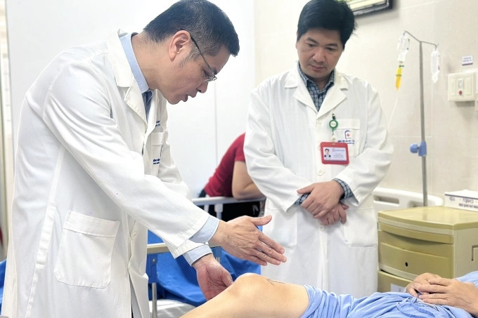 Bác sĩ cảnh báo khớp gối bị tàn phá ở người trẻ