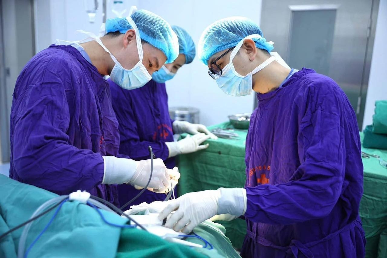 Bị tai nạn giao thông nặng, người đàn ông 42 tuổi được tái tạo sọ não gần như cũ