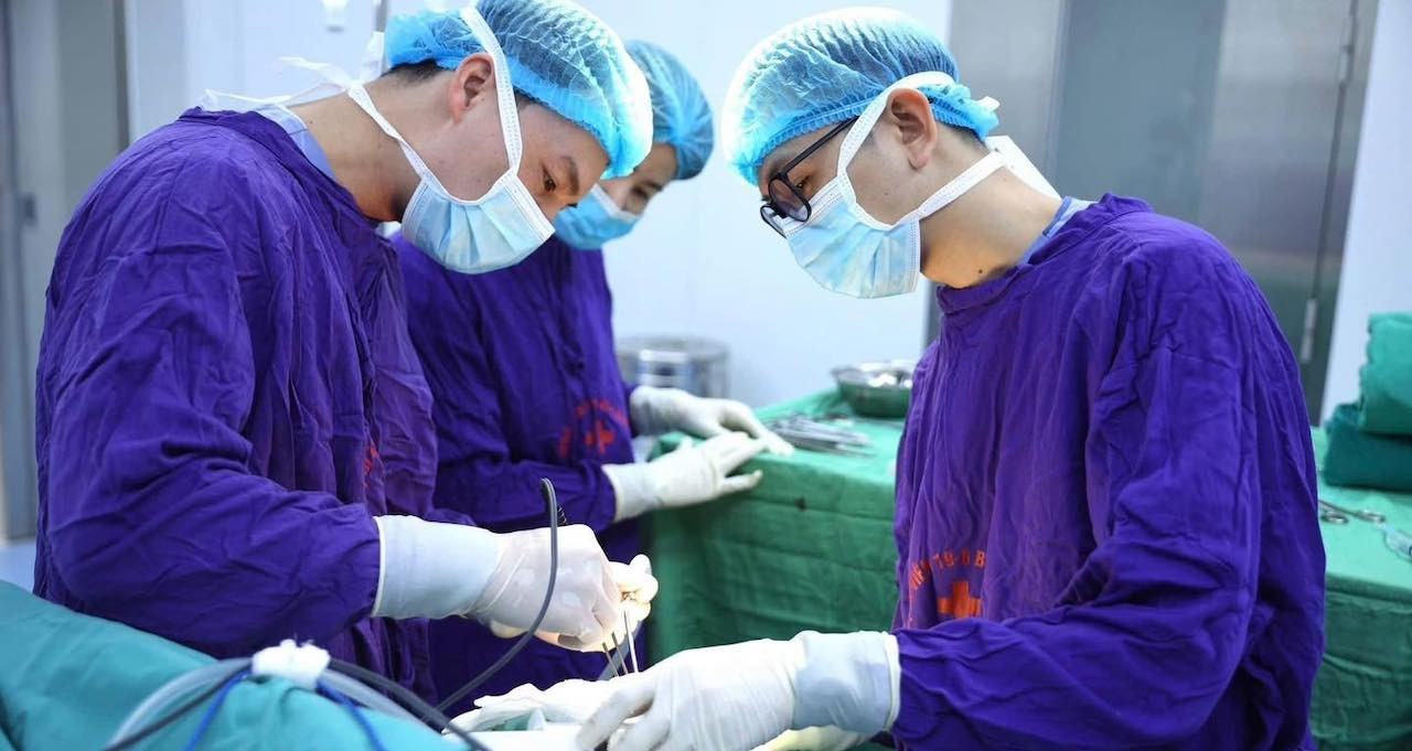 Bị tai nạn giao thông nặng, người đàn ông 42 tuổi được tái tạo sọ não gần như cũ