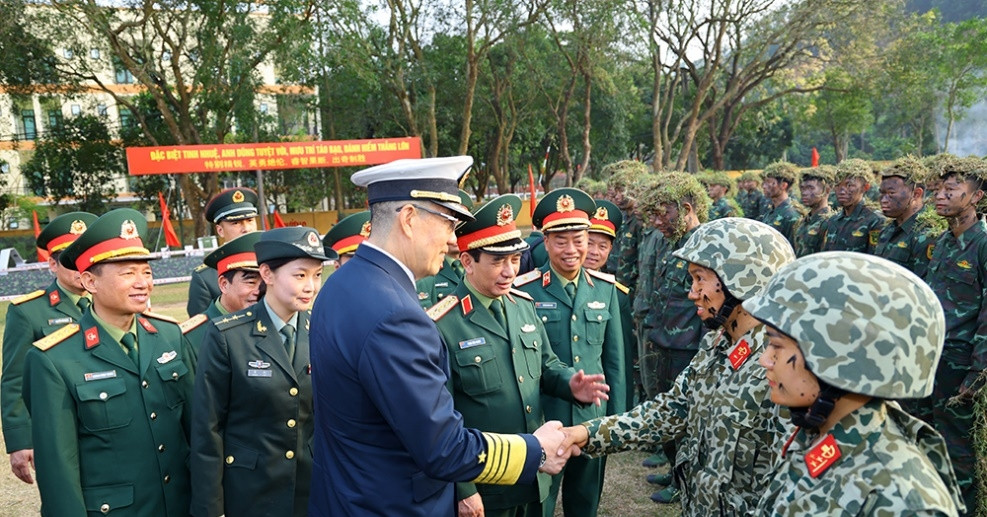 Bộ trưởng Quốc phòng Trung Quốc xem lính đặc công Việt Nam biểu diễn võ thuật