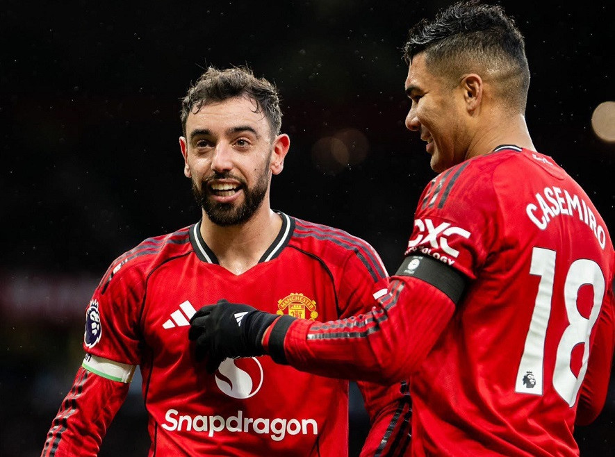 Casemiro Bruno Fernandes MUForever.jpg