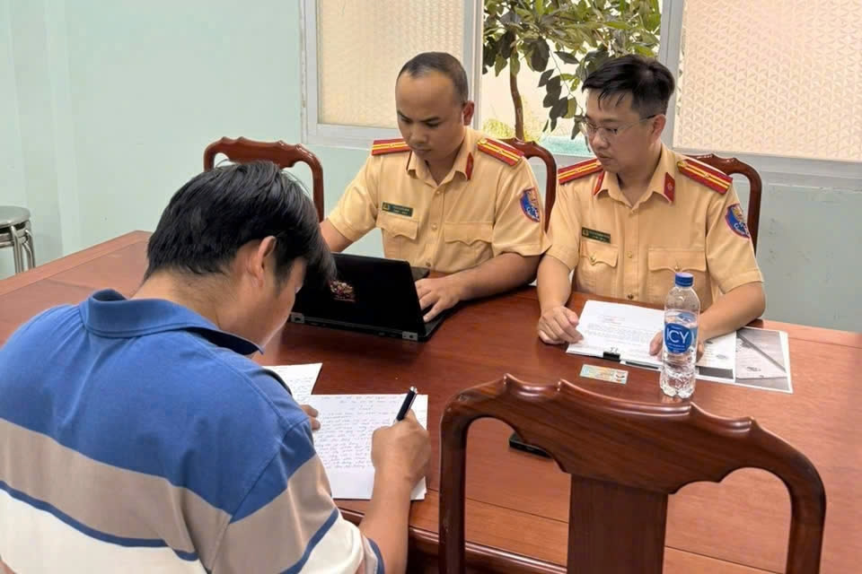 Công an TPHCM xử lý nhiều trường hợp xuyên tạc, bôi nhọ CSGT trên mạng xã hội