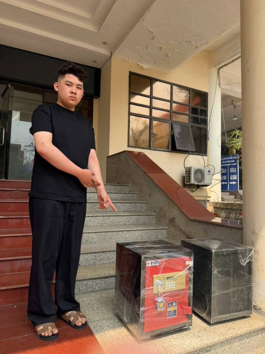 Đối tượng và tang vật vụ án.jpg