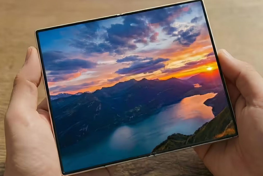 Galaxy Z Wide Fold đối đầu iPhone gập: ‘Canh bạc’ lớn của Samsung