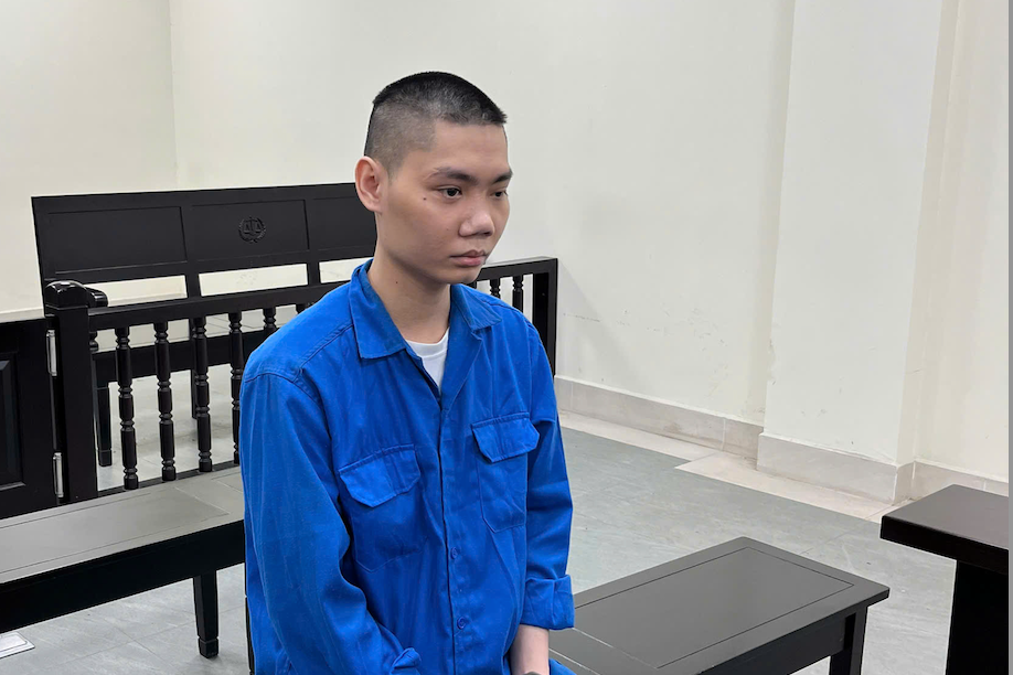 Gia đình ở Hà Nội đang ngủ bị kẻ xấu tưới 10 lít xăng vào nhà, phóng hỏa đốt