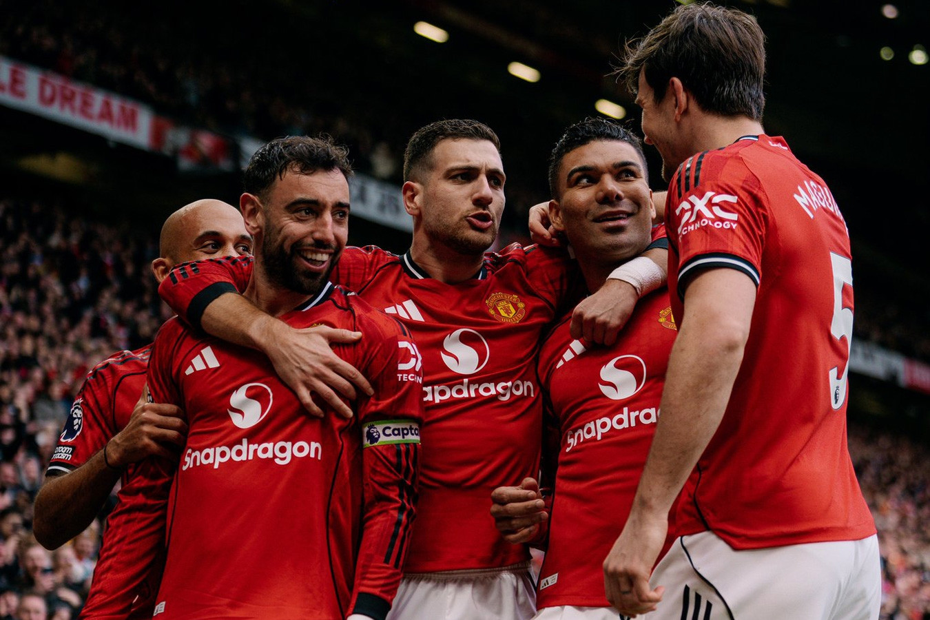 MU thắng tưng bừng Aston Villa: Nhà hát của điệu samba