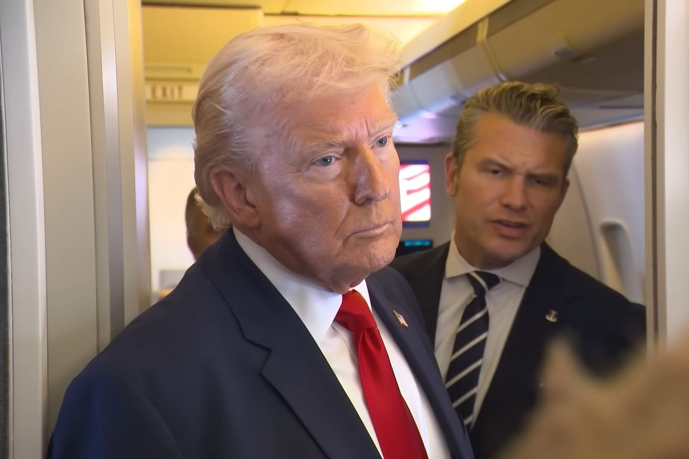 Ông Trump tính hoãn công du Trung Quốc do lập trường về Hormuz