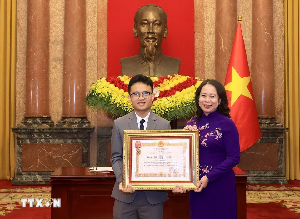 pho chu tich nuoc trao huan chuong lao dong olympic 6.jpg