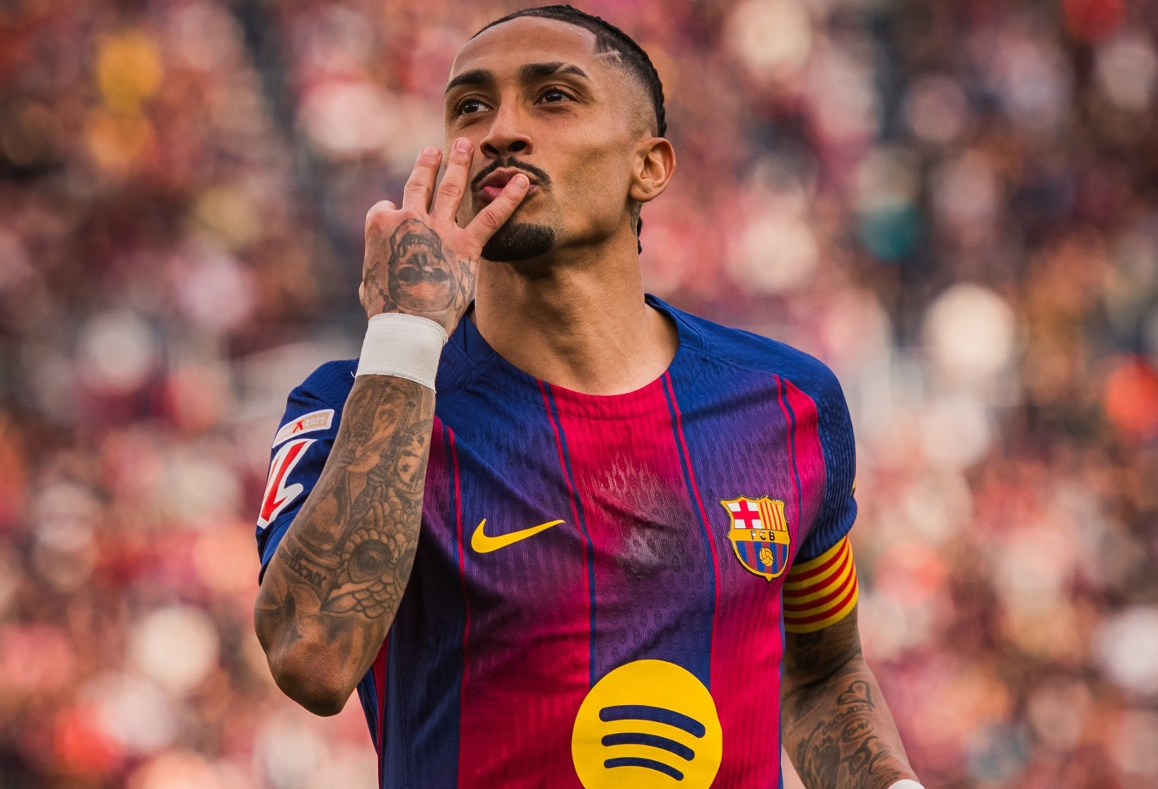 Raphinha hat-trick, Barca khiến Real Madrid vui chỉ một ngày