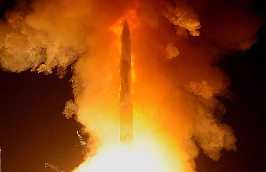 Tên lửa Hwasong-20 tầm bắn 15.000km 'so găng' Minuteman III tốc độ Mach 23, thế giới nín thở