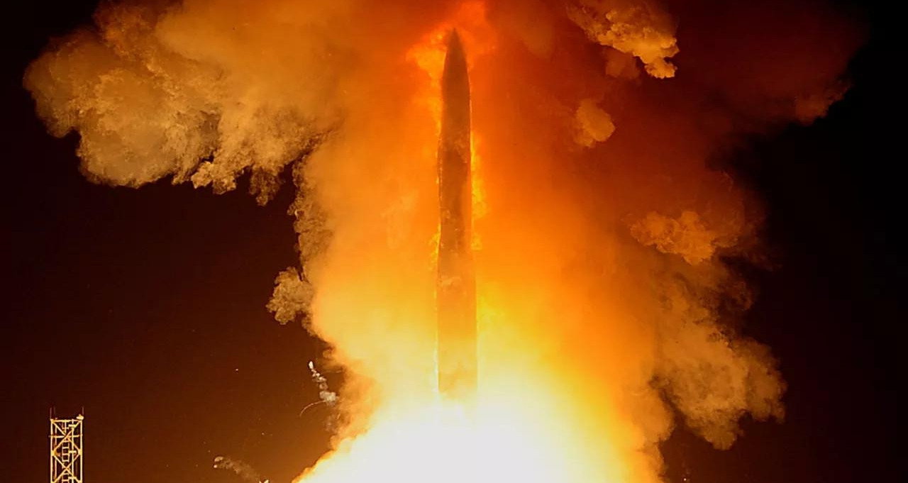 Tên lửa Minuteman III tốc độ Mach 23 "so găng" Hwasong-20 tầm bắn 15.000km, thế giới "nín thở"