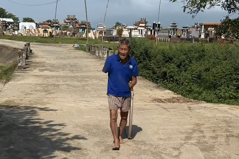 Tình trạng sức khỏe cụ ông sau khi kẹp con rắn hổ mang cắn mình về nhà