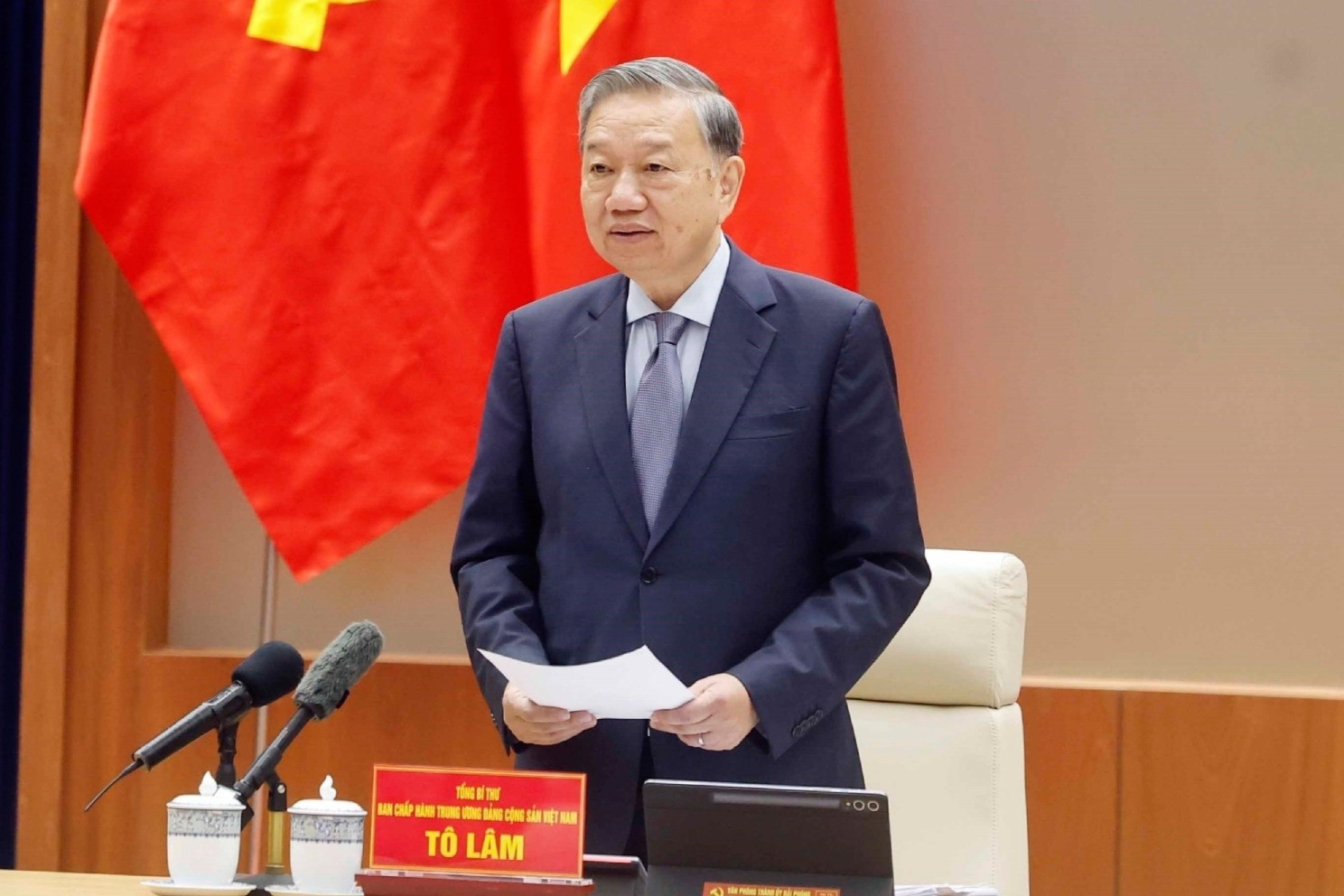 Tổng Bí thư: Xây dựng Hải Phòng thành trung tâm công nghiệp, cảng biển hiện đại