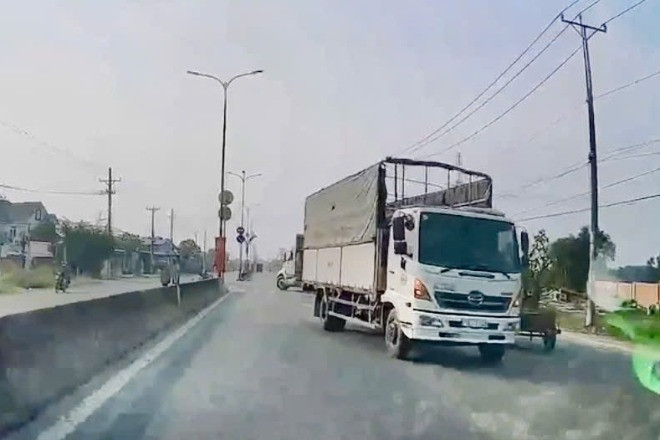 Từ clip người dân cung cấp, CSGT ở Tây Ninh xử phạt tài xế xe tải 19 triệu đồng