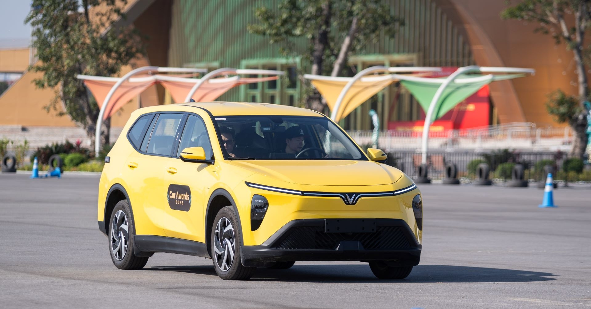 Ưu đãi 9% trong tháng 3, VinFast Limo Green khiến giới tài xế dịch vụ phát sốt