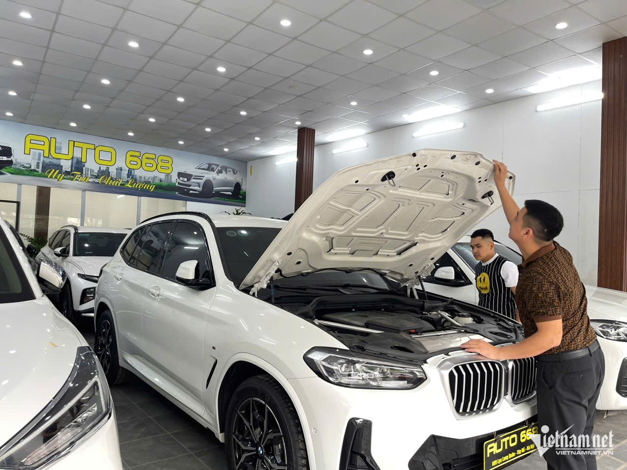 W-showroom oto 2.jpg