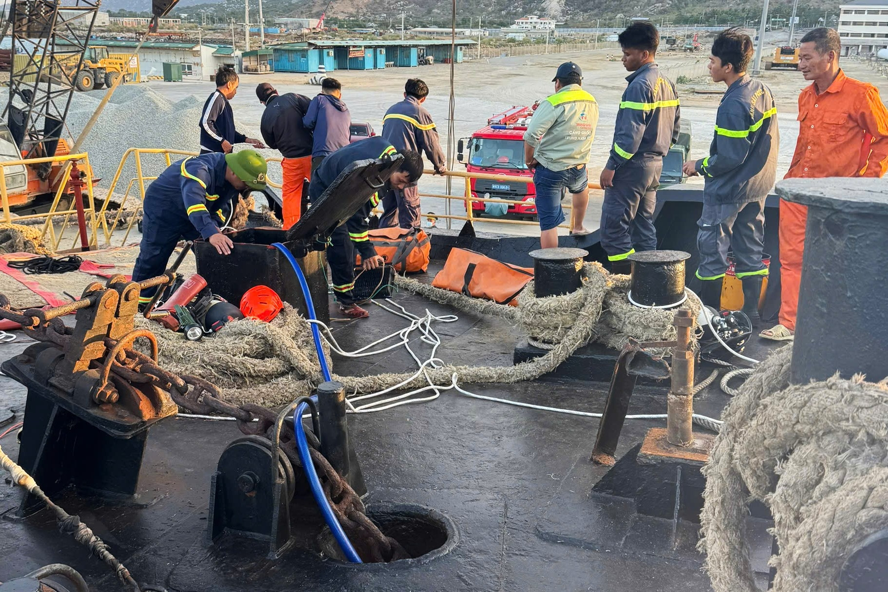 3 người tử vong dưới hầm tàu hàng tại Khánh Hòa