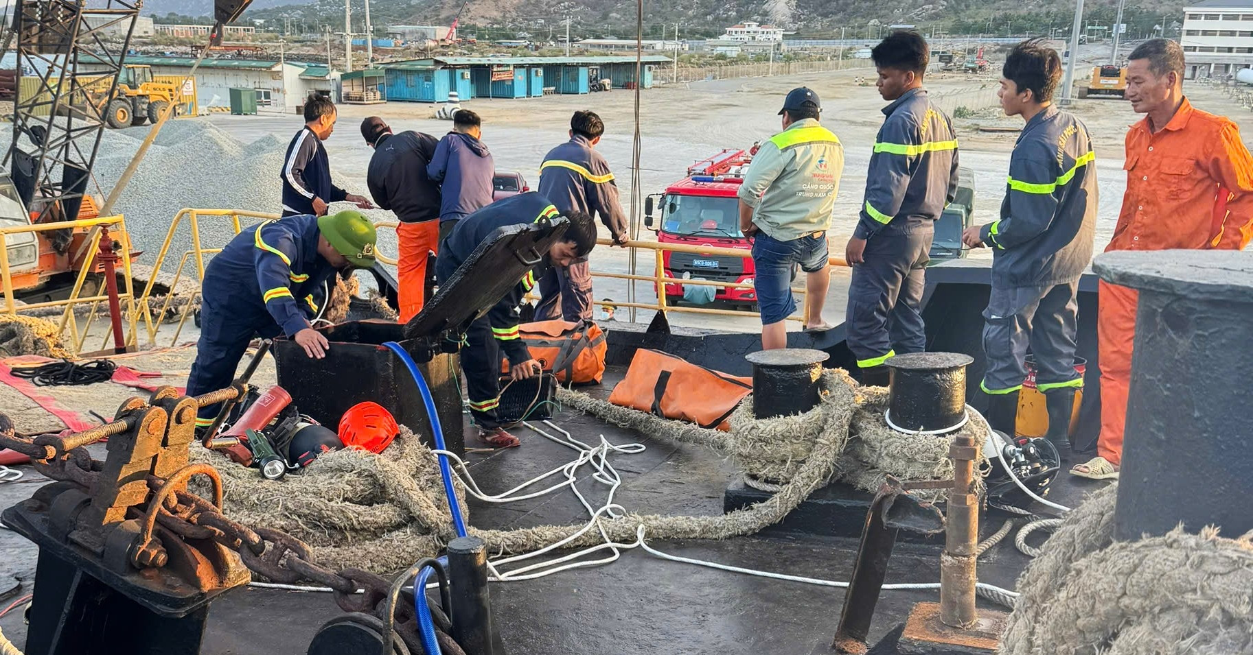 3 người tử vong dưới hầm tàu hàng tại Khánh Hòa