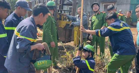 Bản tin cuối ngày 17/3: Phút nghẹt thở cứu bé trai rơi xuống giếng sâu 20m