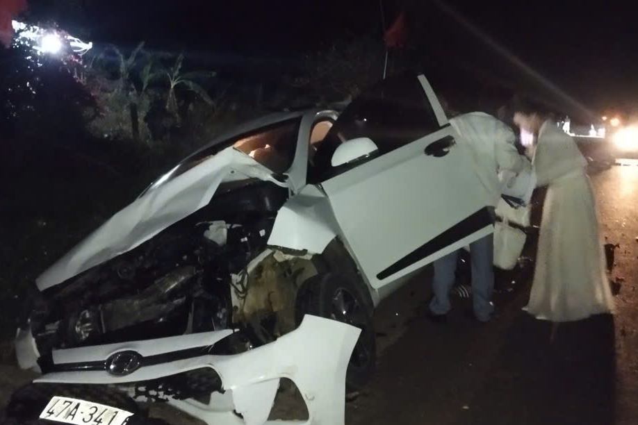 Bản tin sáng 17/3: Xe tải tông 3 ô tô con đỗ bên đường, 1 người tử vong