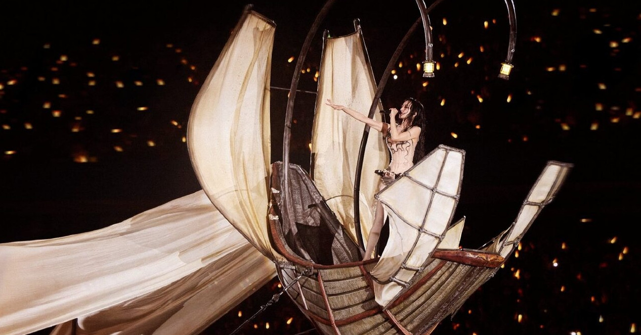 Ca sĩ Thái Y Lâm thót tim vì loạt sự cố nguy hiểm