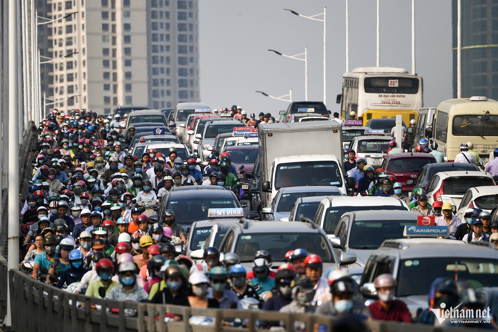 Chúng ta đang sống với thu nhập trung bình nhưng chi phí cao