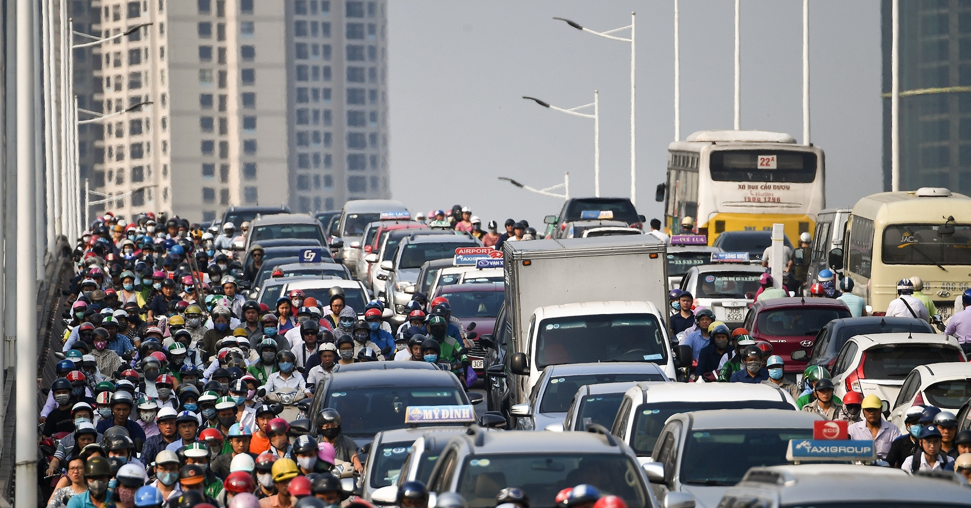 Chúng ta đang sống với thu nhập trung bình nhưng chi phí cao