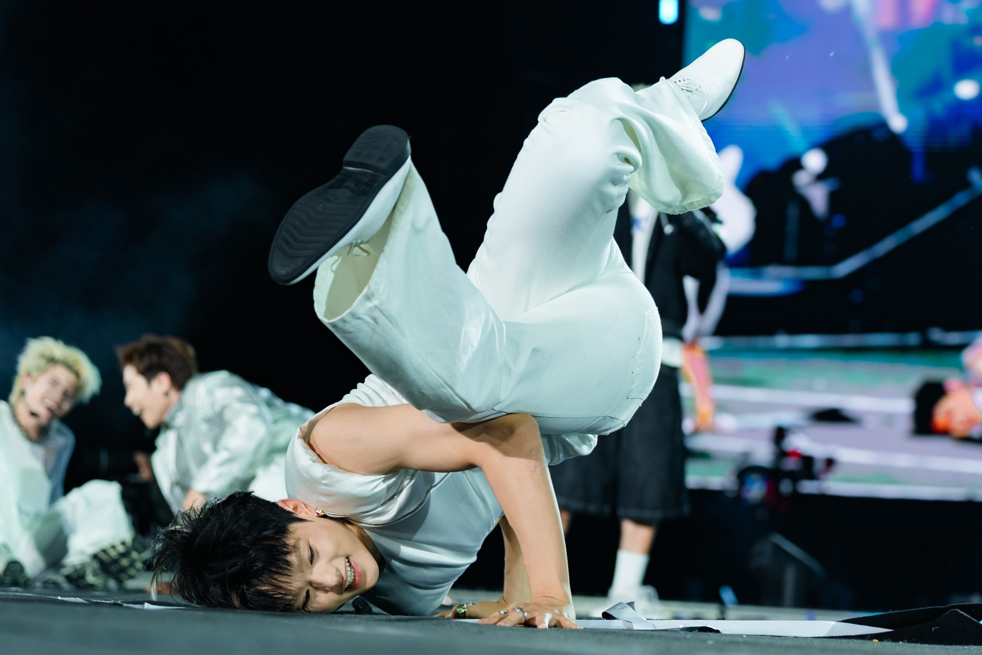 https://static-images.vnncdn.net/vps_images_publish/000001/000003/2026/3/17/hinh-anh-2-461.jpg